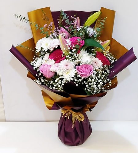 Ravishing Lily And Roses Bouquet