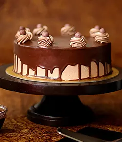 GLAZED CHOCOLATE CREAM CAKE- H...